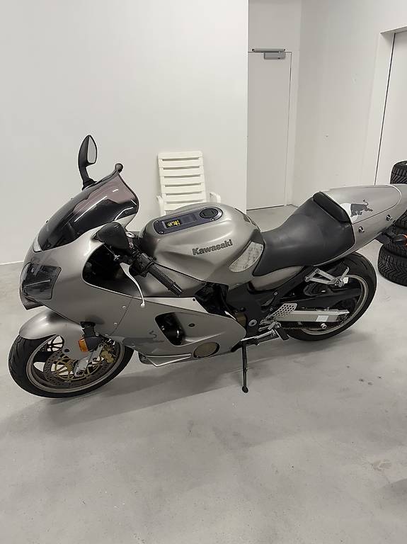 Ki Kawasaki Ninja ZX-12R Bj. 2000, MFK 05.24 im Kanton Obwalden