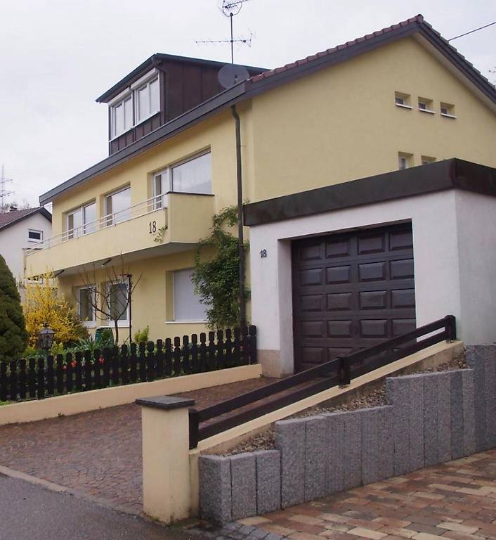 Haus mit grosser Einliegerwohnung/Geschäft