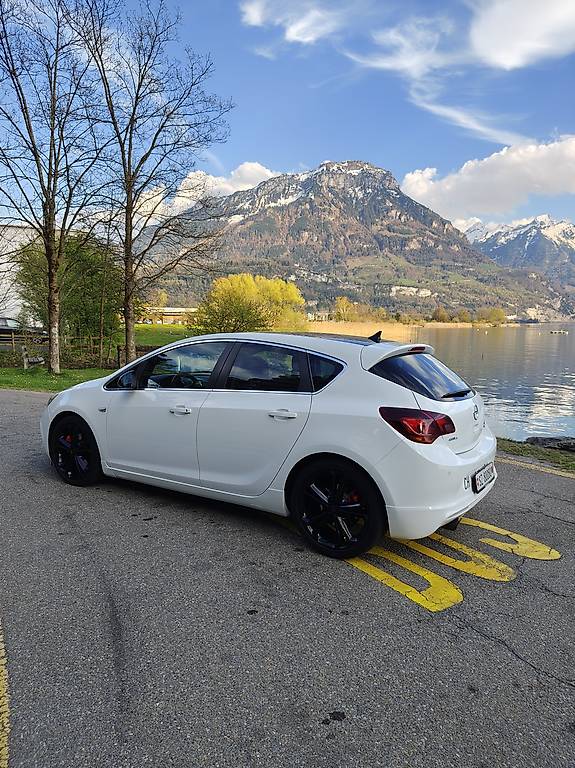 Opel Astra J 2.0 CDTI Biturbo — slika 2