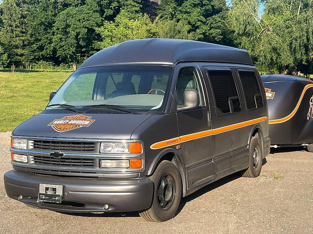CHEVROLET Starcraft 5.7 V8 Ausbau mit massiv Nussbaumholz