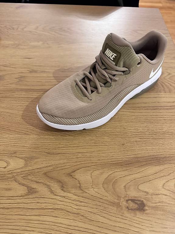 nike air max advantage 2 beige