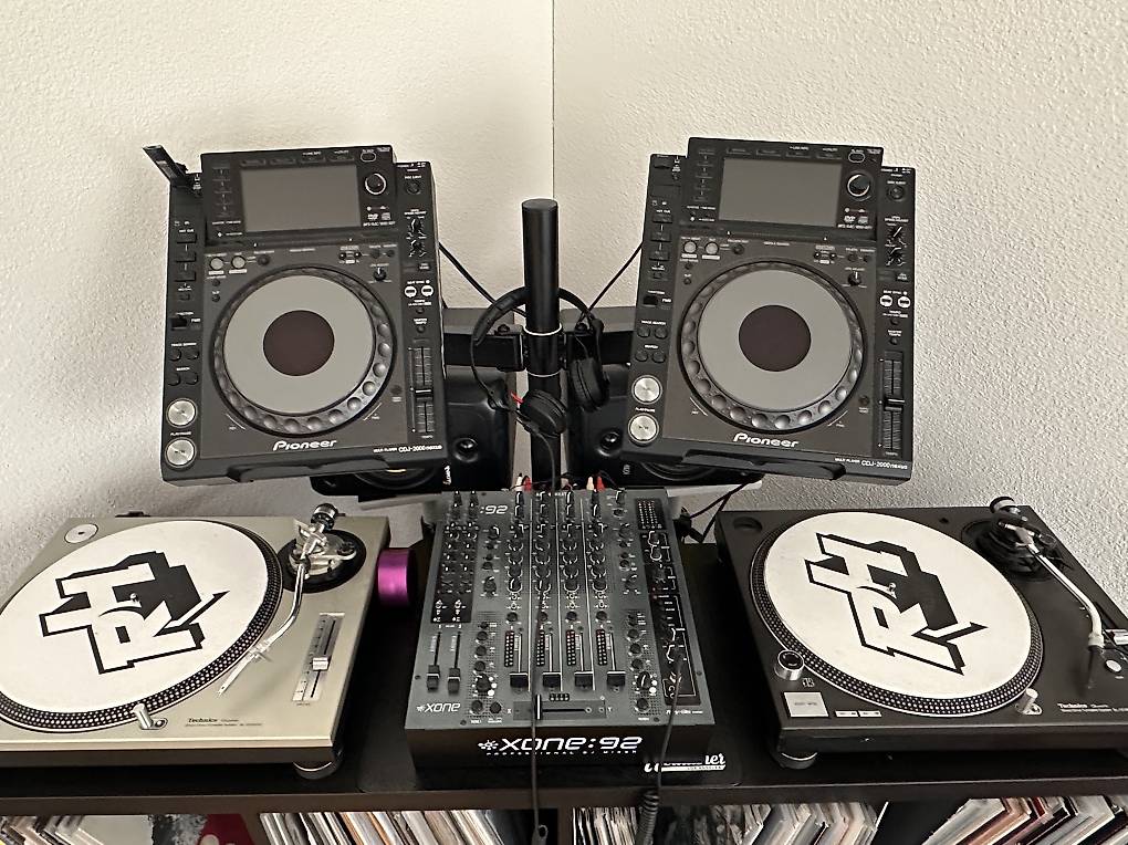 Pioneer DJ CDJ 2000 NXS 2 inkl Djm 900 nexus 2 mischpult im Kanton