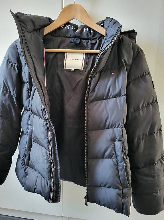 Tommy Hilfiger Winterjacke Grösse 152 im Kanton Aargau