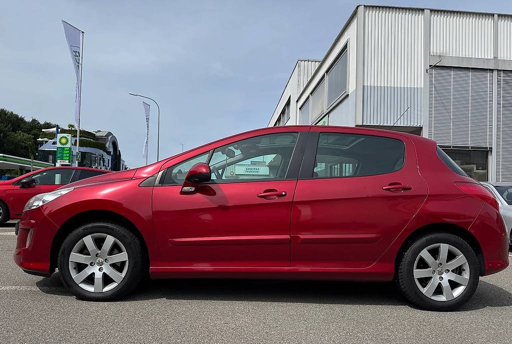 PEUGEOT 308 1.6 Automat / Frisch ab MFK & Service 84 000 Km