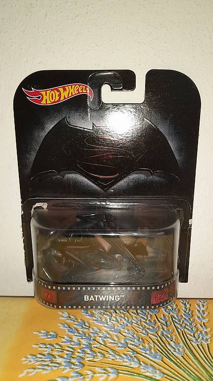 Hot Wheels Batman Vs. Superman Batwing 2016 - Retro Entertainment, Scala 1:64, Mattel