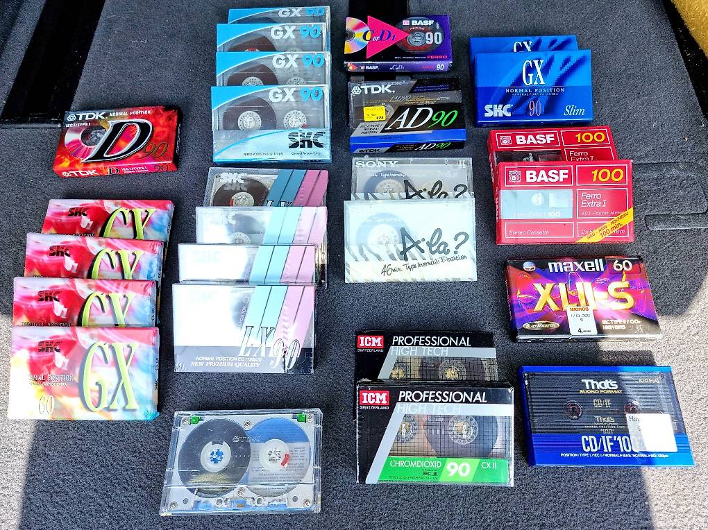 Walkman,tapes decks et cassettes audio vierges sous blister im Kanton
