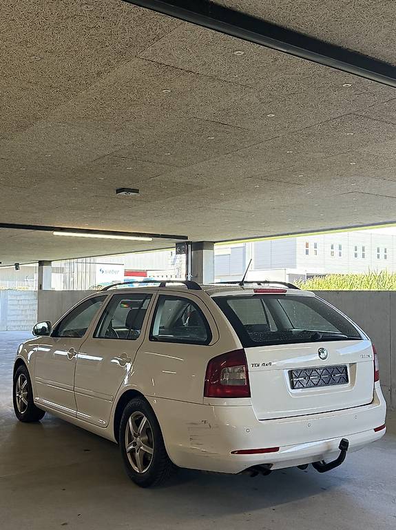 Skoda Octavia 1.6TDI 4X4*AHK* — slika 3