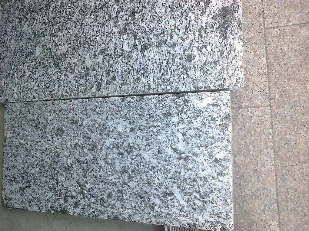 Naturstein Gartenplatten Granitplatten SERIZZO 3 cm Bahnen in Zürich