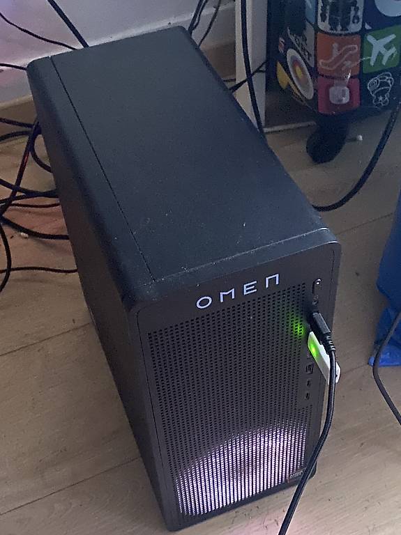 Komplettes Gaming Setup (Gaming PC, 2x Monitor) im Kanton Zürich - tutti.ch