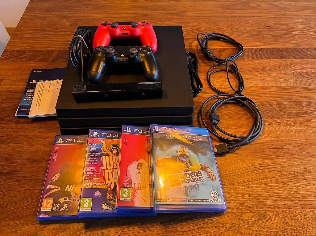 PS4 + 2 Controller selling + Spiele