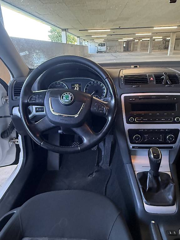 Skoda Octavia 1.6TDI 4X4*AHK* — slika 5