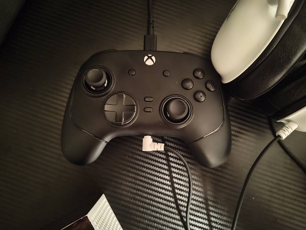 Xbox Serie S mit Razer Volverin V3 im Kanton Basel-Landschaft - tutti.ch