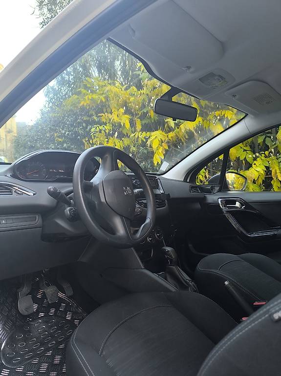 Verkaufe Peugeot 208 VTi — slika 4