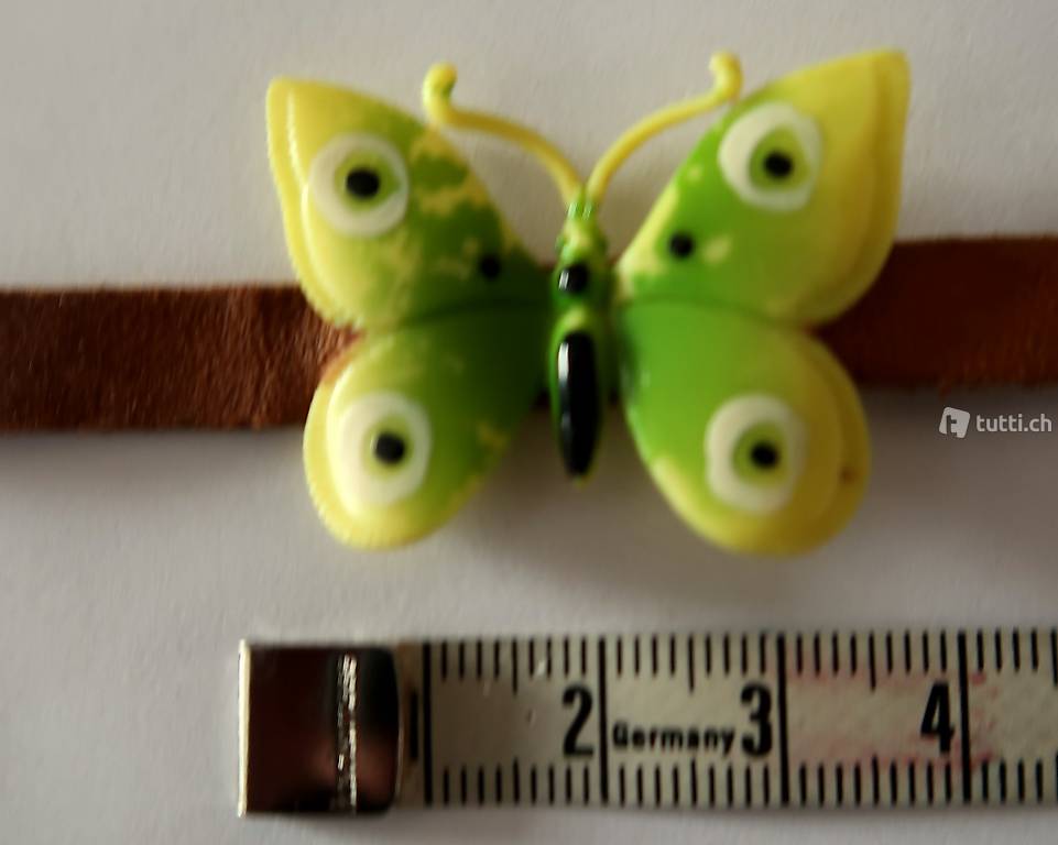  Schmetterling mit Lederhalsband