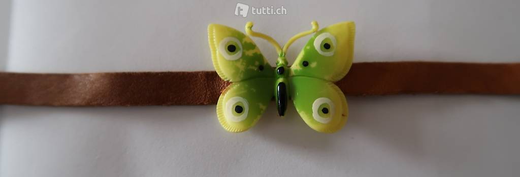  Schmetterling mit Lederhalsband