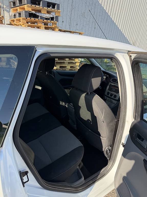 Ford Focus 1.6 16V — slika 5