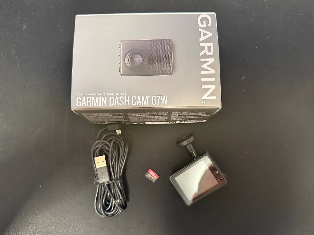 Garmin Dash Cam 67W | Schwarz mit OBD Konstantstromquelle im Kanton Aargau