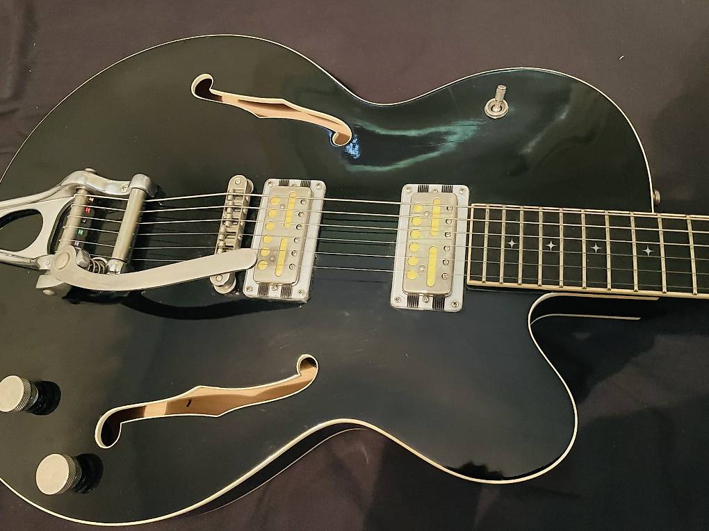 Schwarz Custom Guitar Einzelanfertigung (GretschStyle) im Kanton