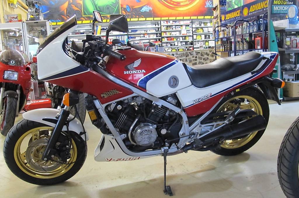 Honda vf 750f