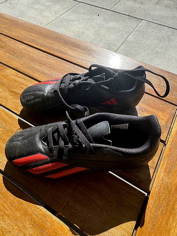 Fussballschuhe Adidas Gr. 34 im Kanton Aargau tutti.ch