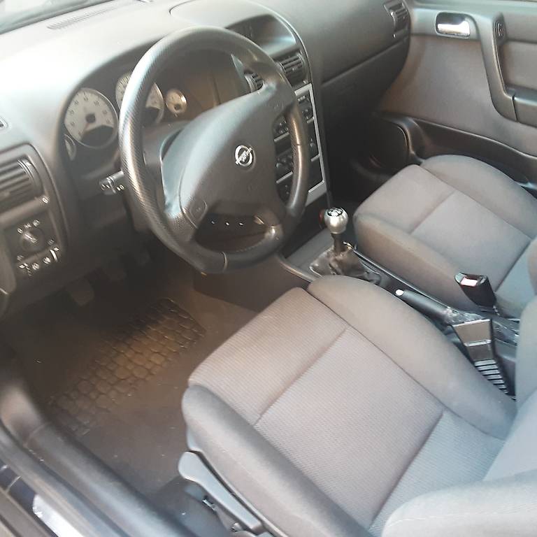Opel Astra 2.2i Sport — slika 4