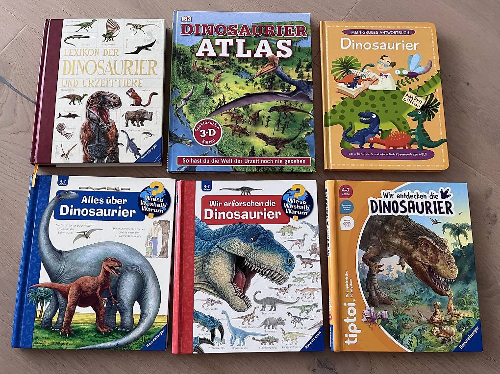 verschiedene Dinosaurier Bücher
