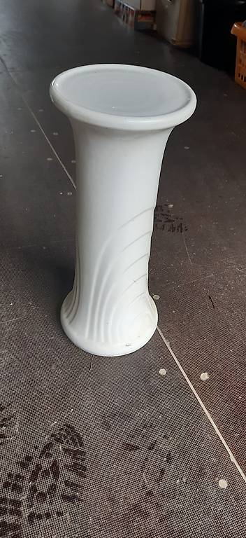 Säule für Blumentopf im Kanton Obwalden tutti.ch