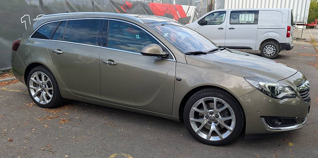 Sehr gepflegter Opel Insignia Kombi, 250PS 4x4 Automat — slika 1
