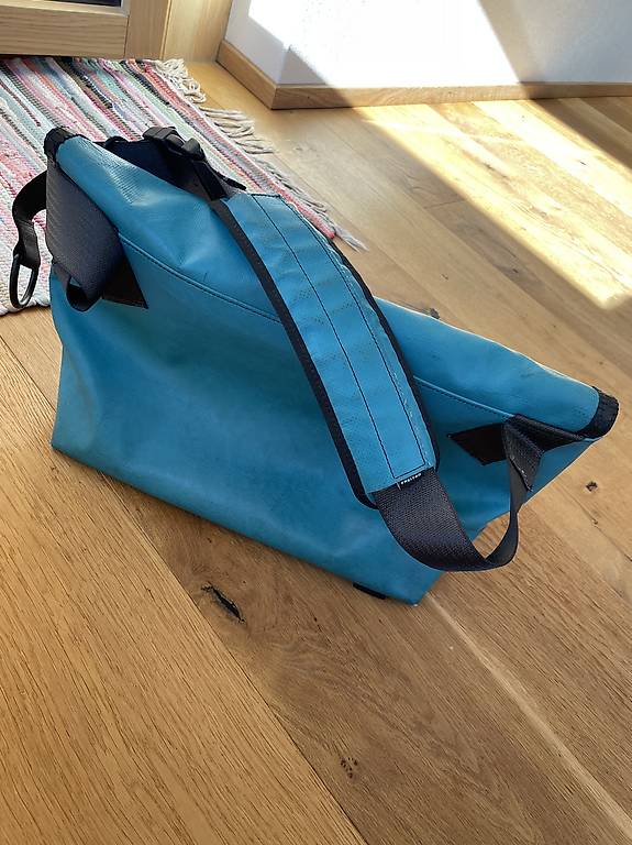 Leg Avenue Fell-Handgelenk-Armband Mit Tasche – Türkis, Flauschig & Stylisch
