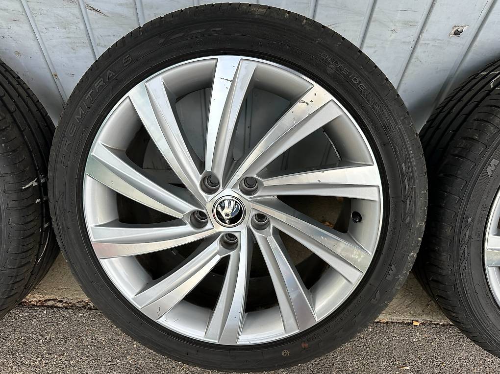 Skoda Octavia IV (Typ NX) - 18 Zoll Alufelgen/Sommerreifen im Kanton ...