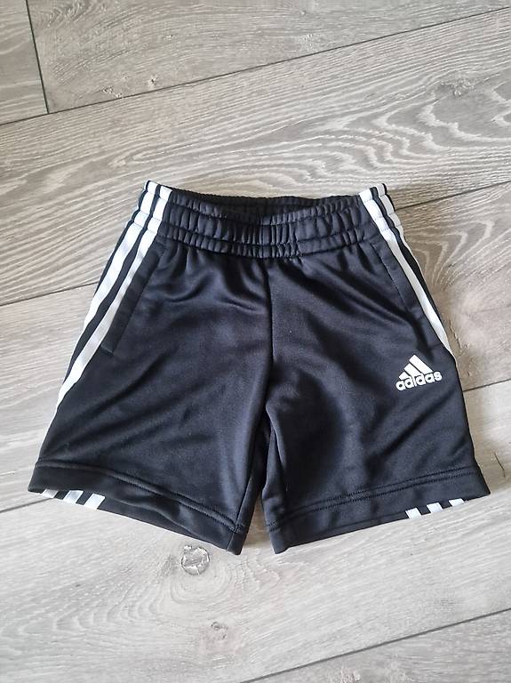 Sporthosen Kinder 116 und 128 Adidas zusammen 5 Fr Cantone San Gallo tutti.ch