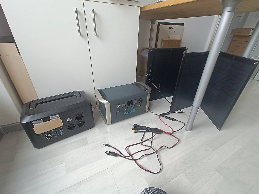 2 Powerstation mit 4 Fach Solarzelle klapptbar