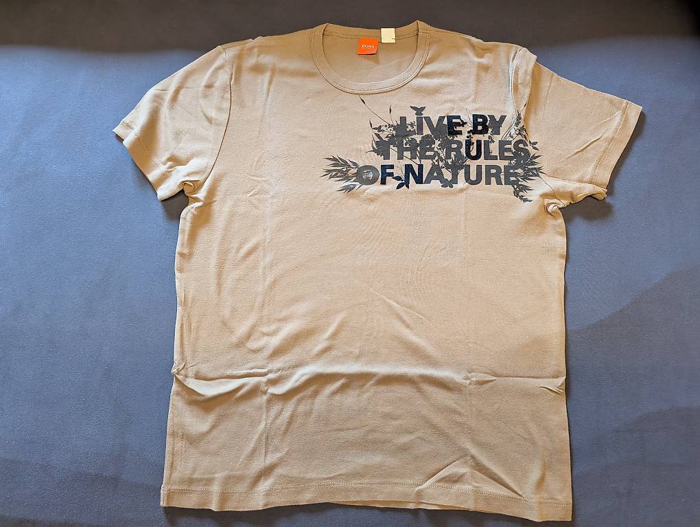 Schönes T-Shirt von Hugo Boss in braun, XL