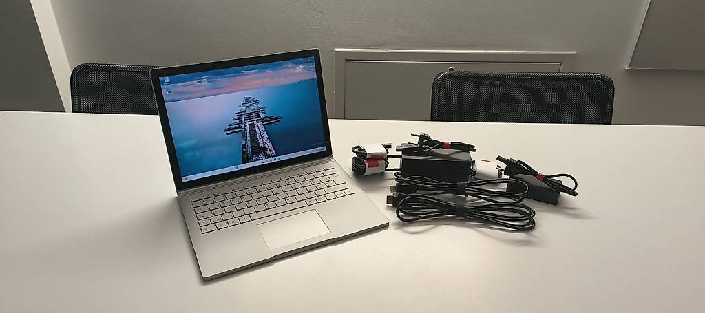 Microsoft Surface Book 2 13.5