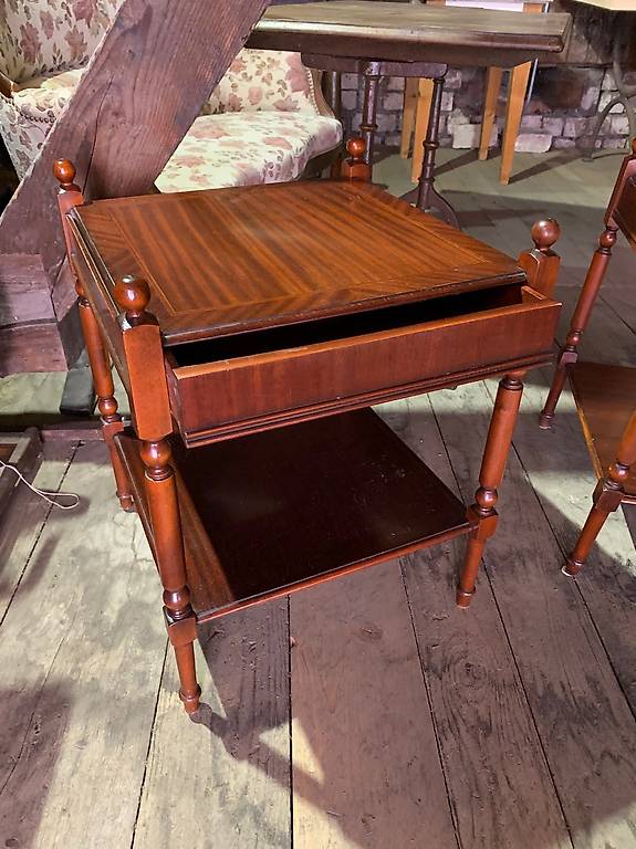 Tischli, Möbeli im Tudor Stil, je mit 1 Schublade in Aargau kaufen