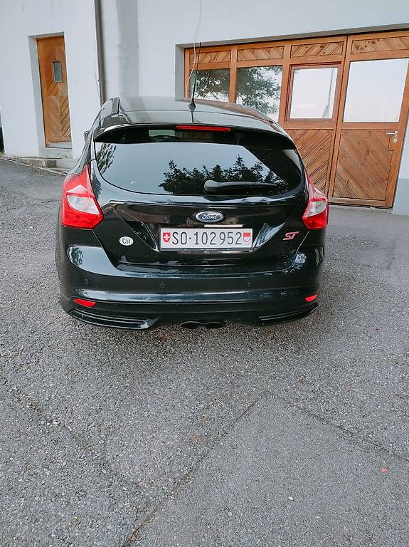 Zu Verkaufen Ford Focus ST 250Ps-97000Km 8 fach bereift — slika 4