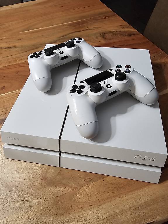 Discount PS4 (Playstation 4) mit 2 Controller und 11 Spielen