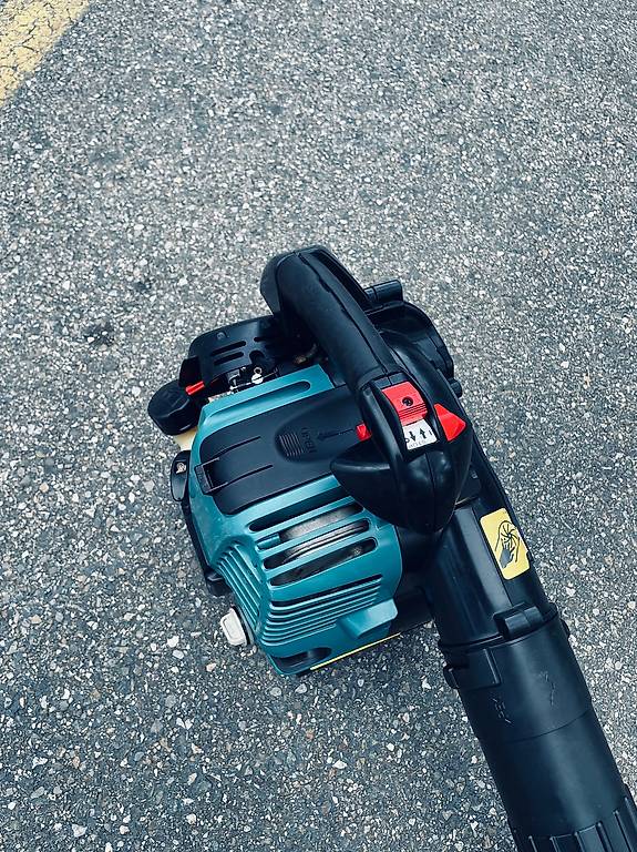 Laubbläser Makita 4 Takt im Kanton Aargau tutti.ch