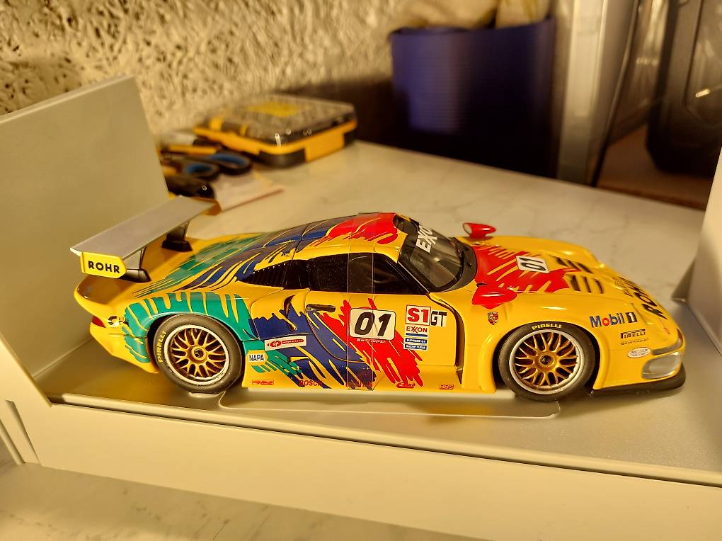Porsche 911 GT1 De 1997 – UT Models 39724, Miniature 1/18 Jaune, Collectionneur, état Neuf