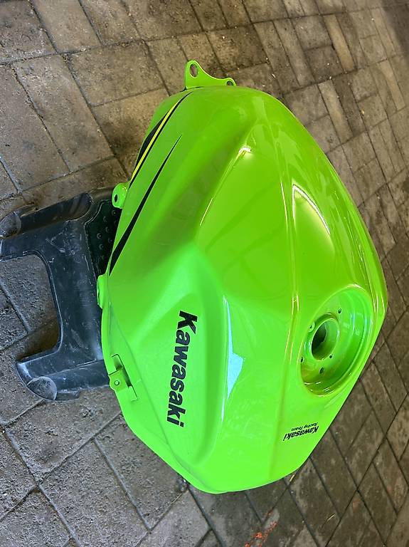 Kawasaki ninja 400 benzintank Cantone San Gallo - tutti.ch