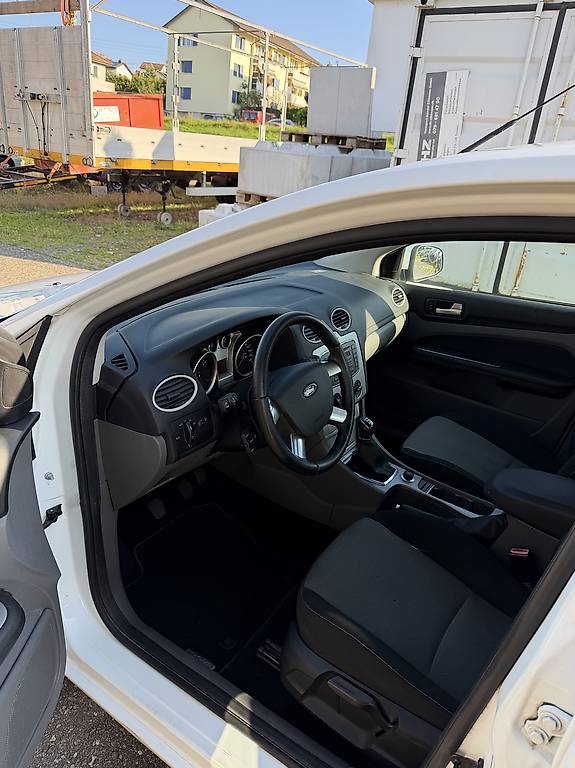 Ford Focus 1.6 16V — slika 4