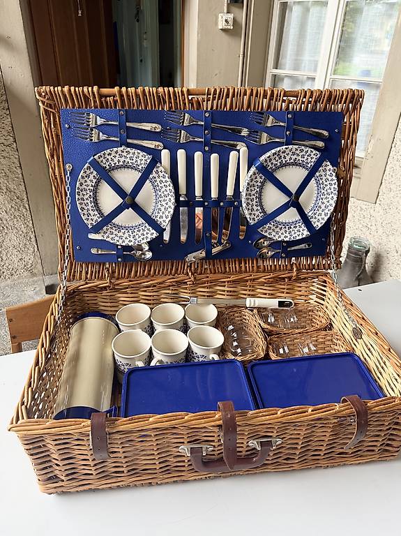 Vintage Picknickkorb im Kanton Aargau