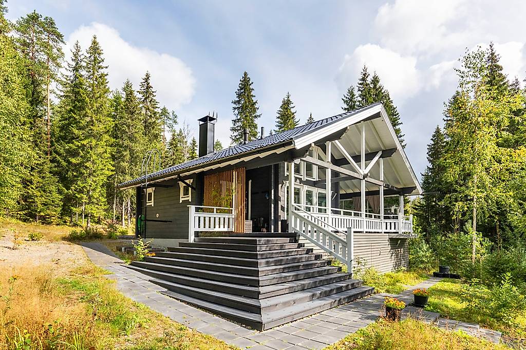 Hochwertige Blockhütte auf Seegrundstück in Finnland
