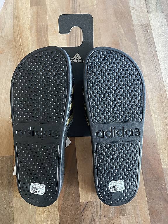 Adilette Adidas Gr. 9 43 im Kanton Luzern tutti.ch