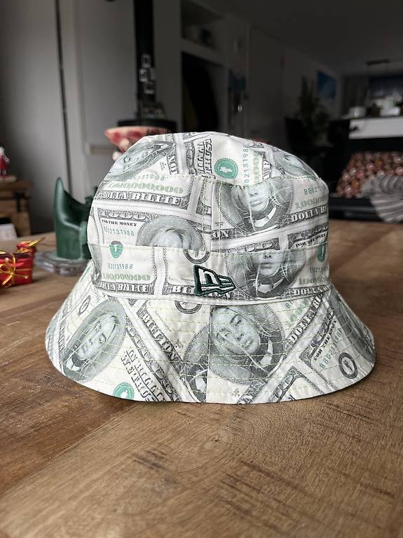 Billie Eilish reversible New Era bucket hat im Kanton Bern tutti.ch