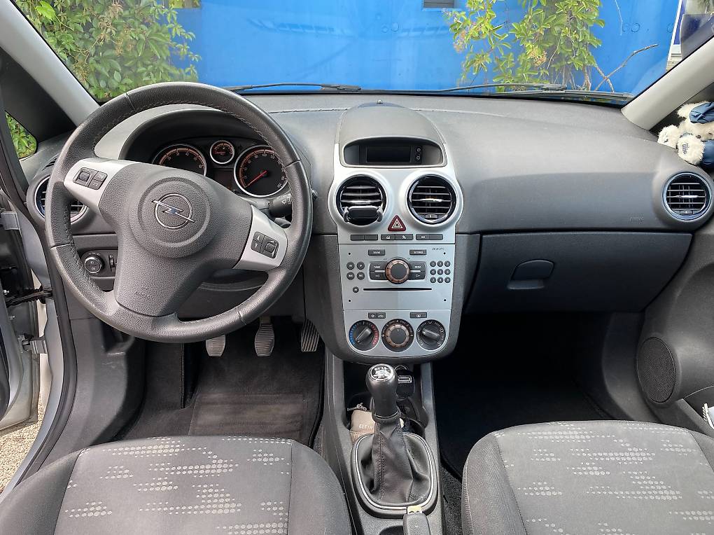 Opel  Corsa D 12 eco grau — slika 4