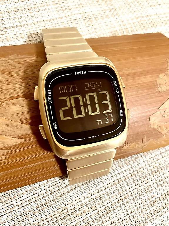 Vintage Uhr im Retro-Stil, Gold