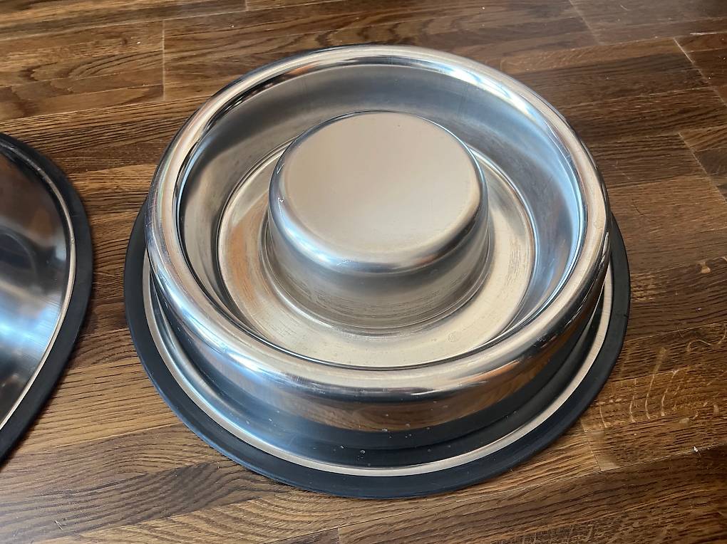 Wolters Cat & Dog Meshidai Futterstation - Edler Einzelnapf In Walnuss Optik 2.1 Liter