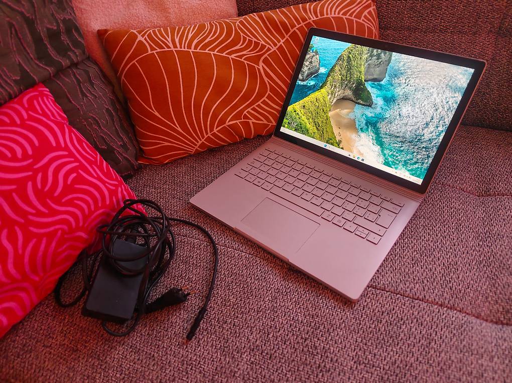 ほぼ未使用】Surface Book2 i7/16G/1TB/GTX1050 Amazon.com