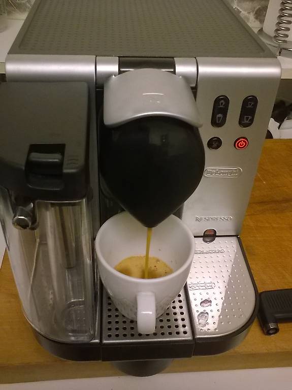 Nespresso Delonghi Milchaufschäumer Schäumt Nicht Mehr Kaffeemaschine Nespresso DéLonghi im Kanton Basel-Landschaft - tutti.ch